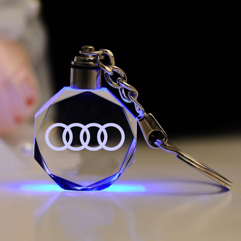 Kľúčenka s 3D logom automobilky v krištáľovom prevedení